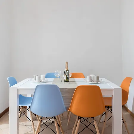 A World Aparts - 40 Sforza Nyaraló *