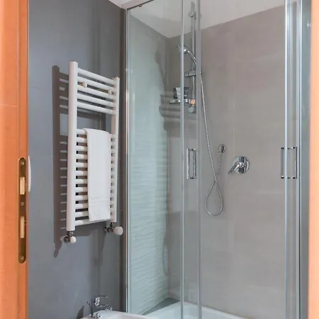 A World Aparts - 40 Sforza Nyaraló Róma