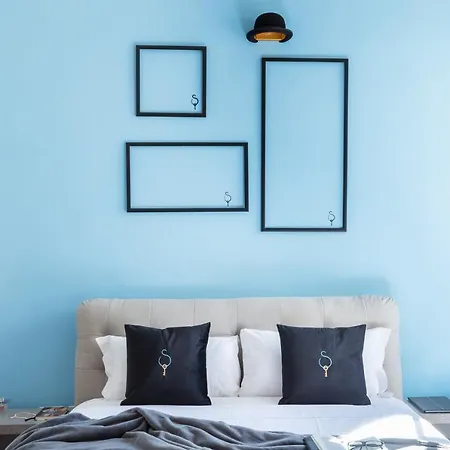 A World Aparts - 40 Sforza *