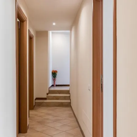 A World Aparts - 40 Sforza